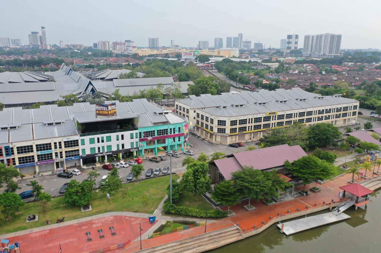 Riverfront Boutique Hotel Malacca Exterior foto